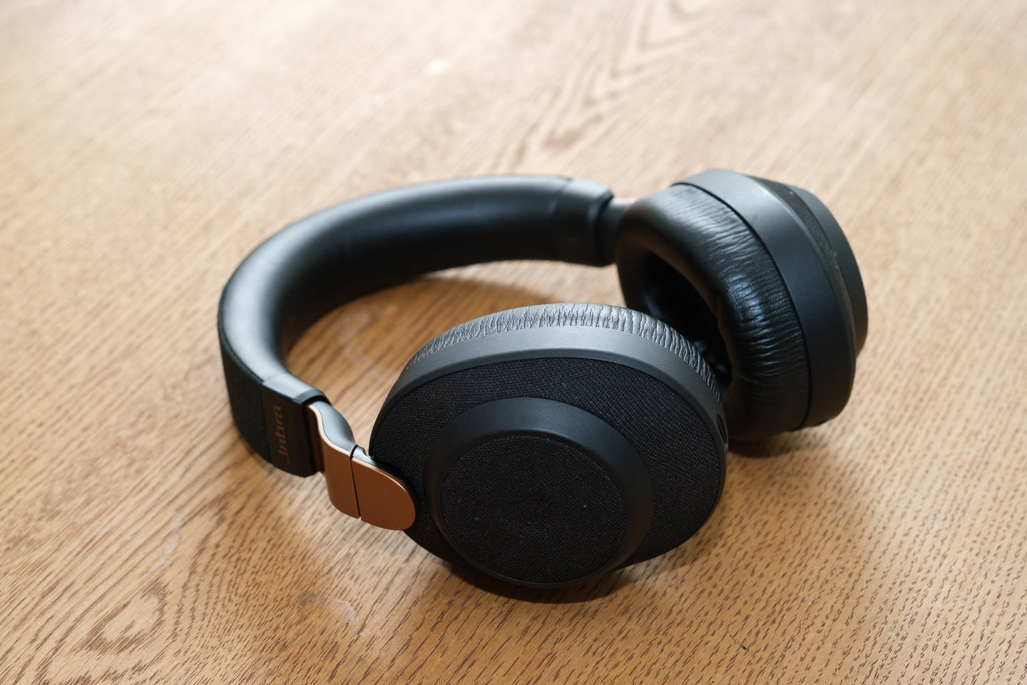 ノイキャンBluetoothヘッドホン第三の選択肢「Jabra Elite 85h」使って