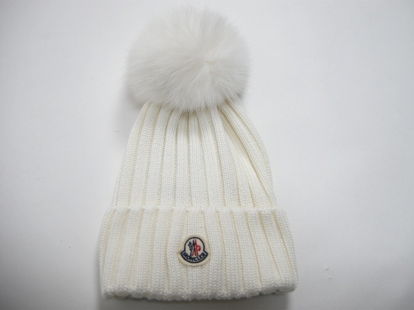 確保済◇関税無◇国内発送MONCLERファーボンボン付ニットCAP 白