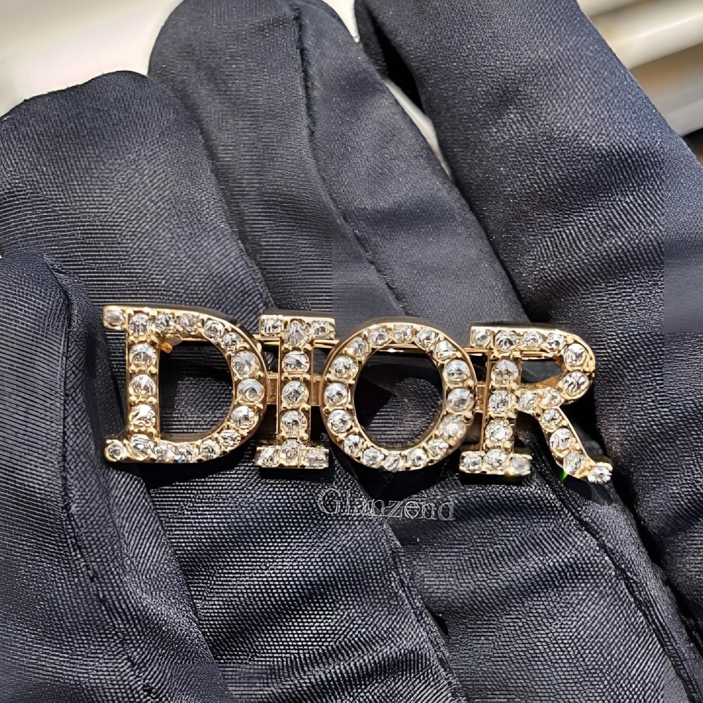 さ*し様 ⭐︎Dior ⭐︎シルバークリスタルロゴブローチ さ*し様