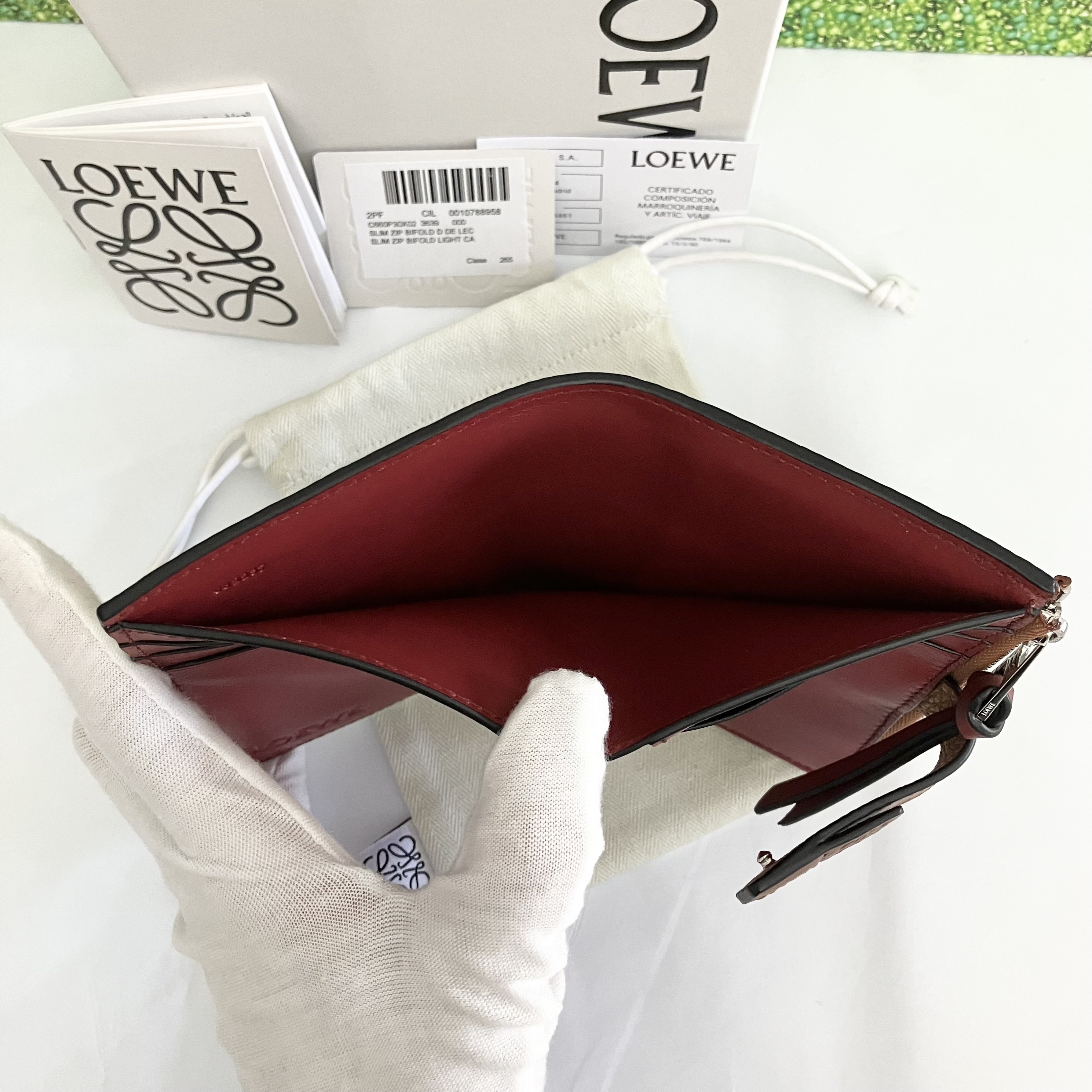 口コミ・レビュー｜【LOEWE】新作スリムジップ二つ折り財布 Slim Zip