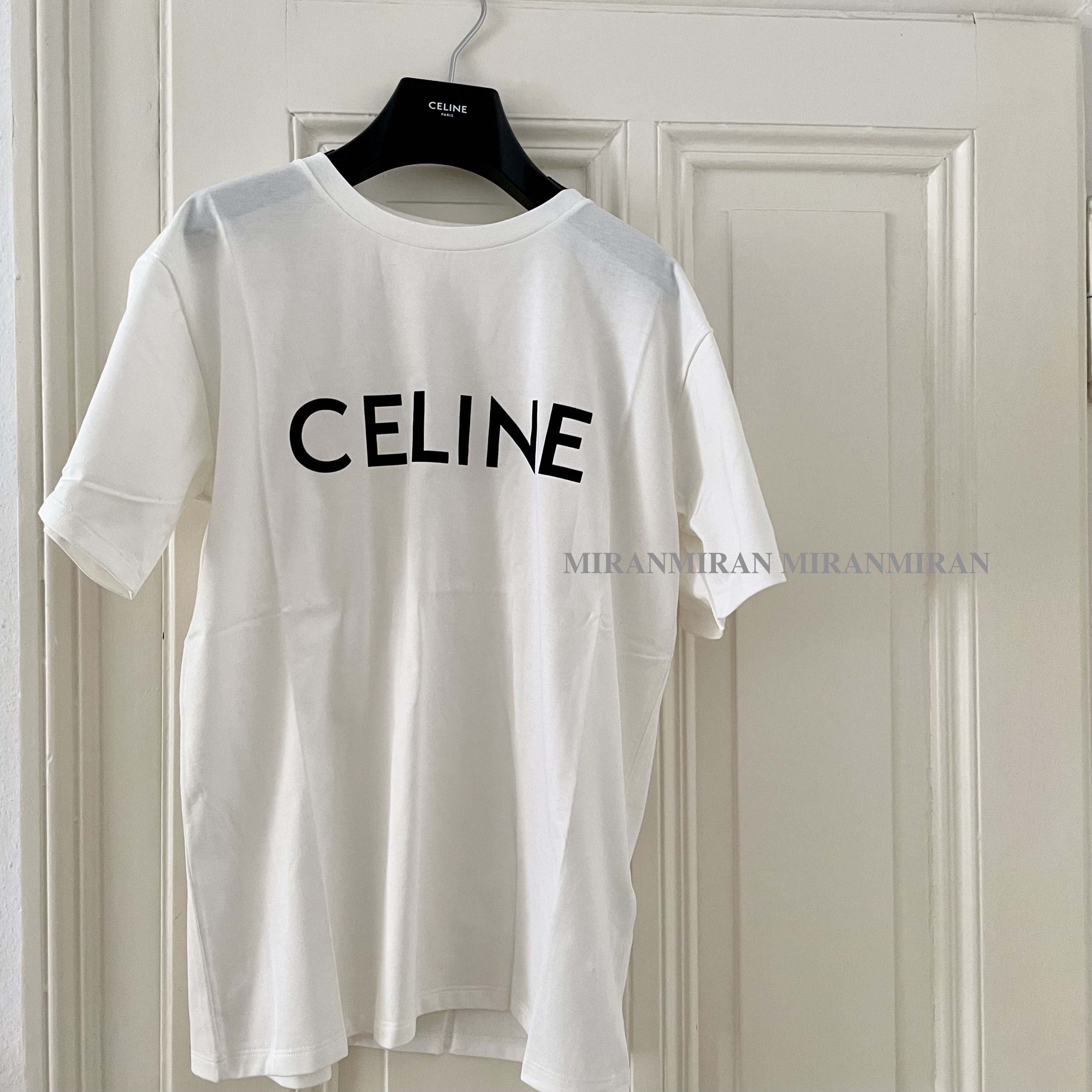 追跡付き発送【CELINE】大人気♪ CELINE ロゴTシャツ (CELINE/Tシャツ