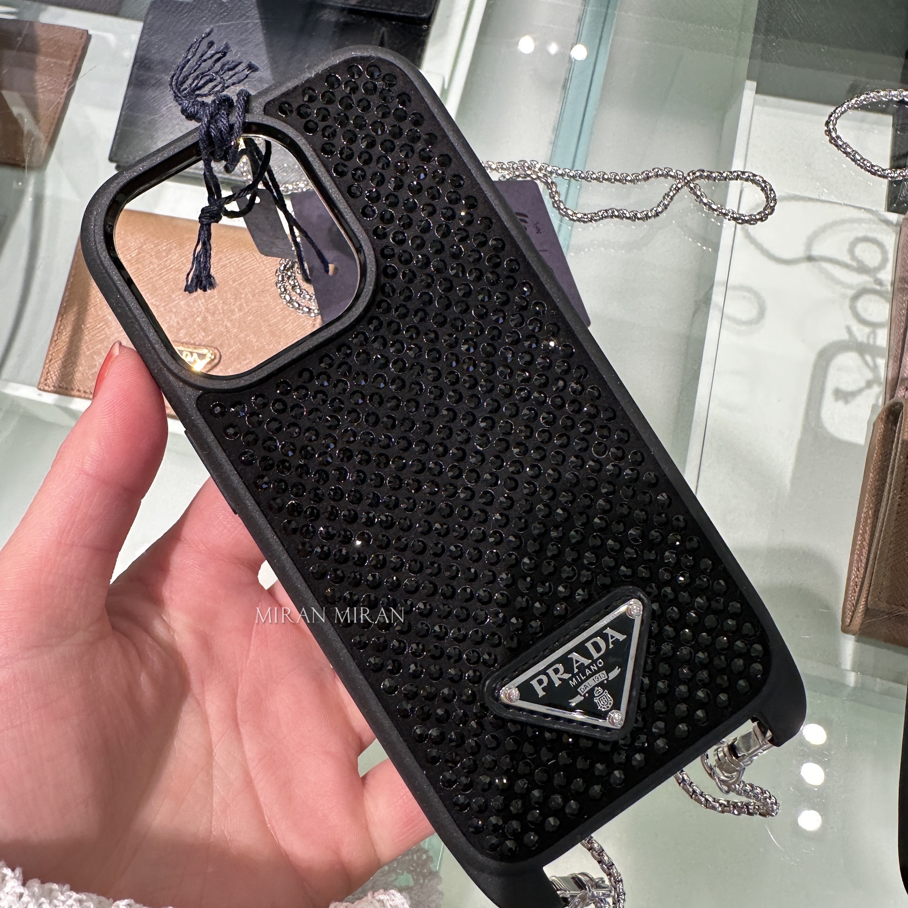 PRADA iPhone用ケース ストラップ付き iPhone14 16e PRADA】ストラップ