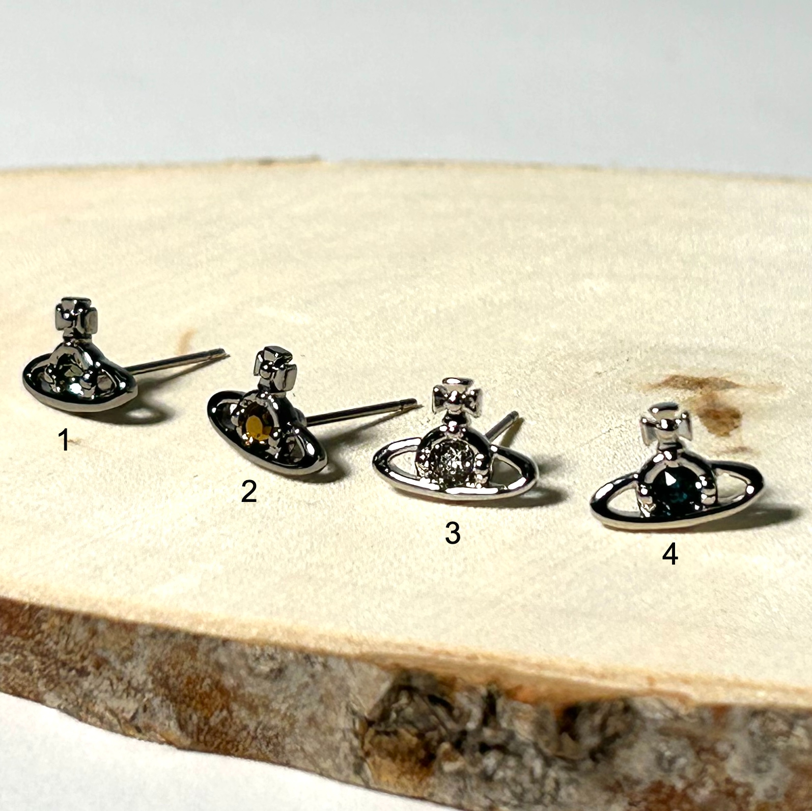 安心 国内即発 VIVIENNE WESTWOOD NANO SOLITAIRE SINGLE STUD