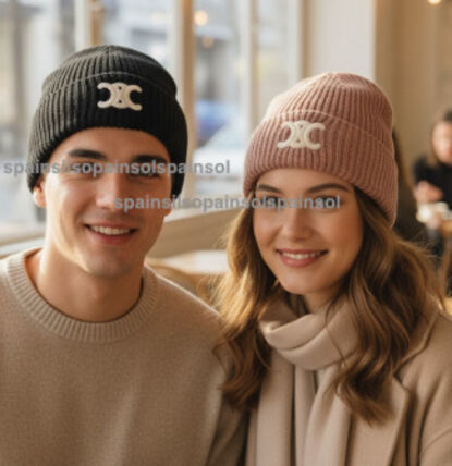 セリーヌ ニット帽 ホワイト 🤍🤍🤍 . たまごみたいだねぇ、 と言われ