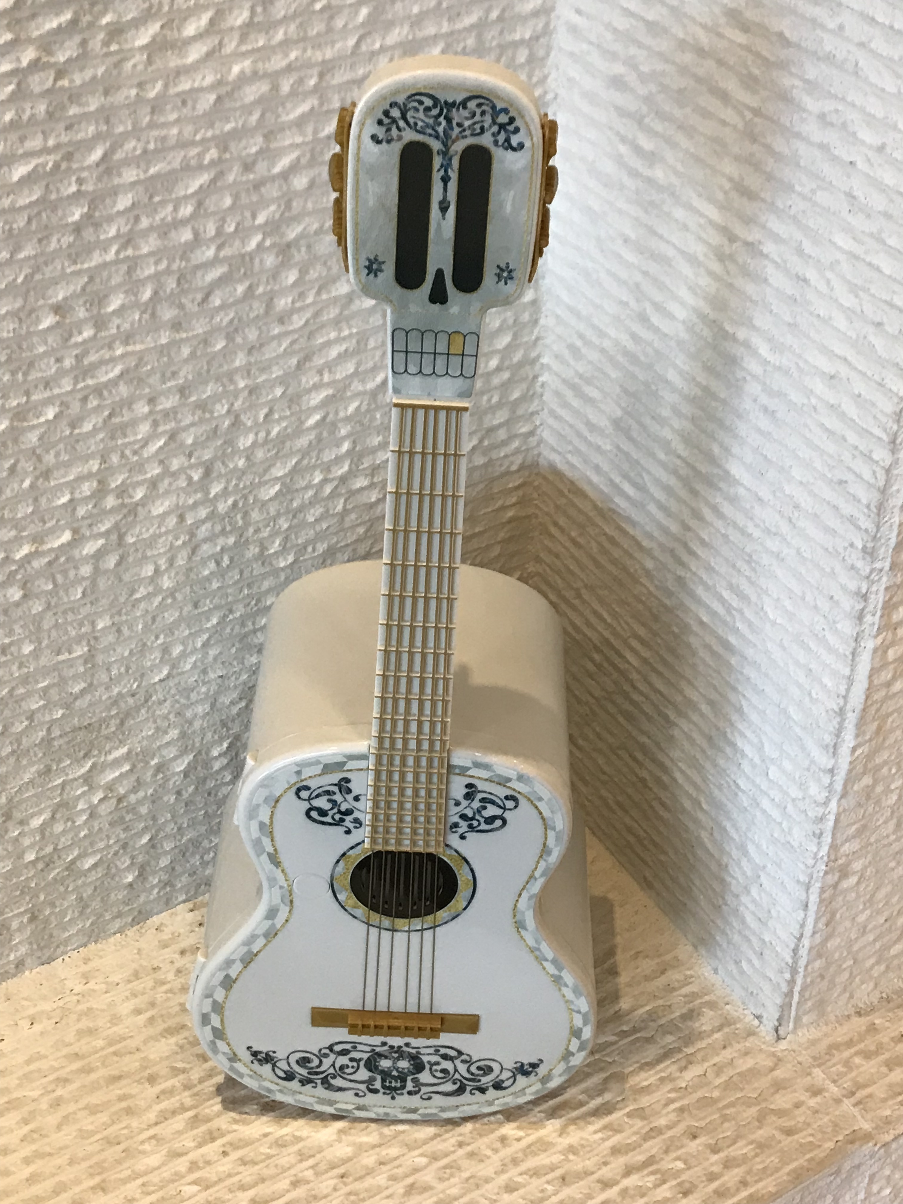 海外限定 ディズニー リメンバーミー ギター型 ポップコーンバケット