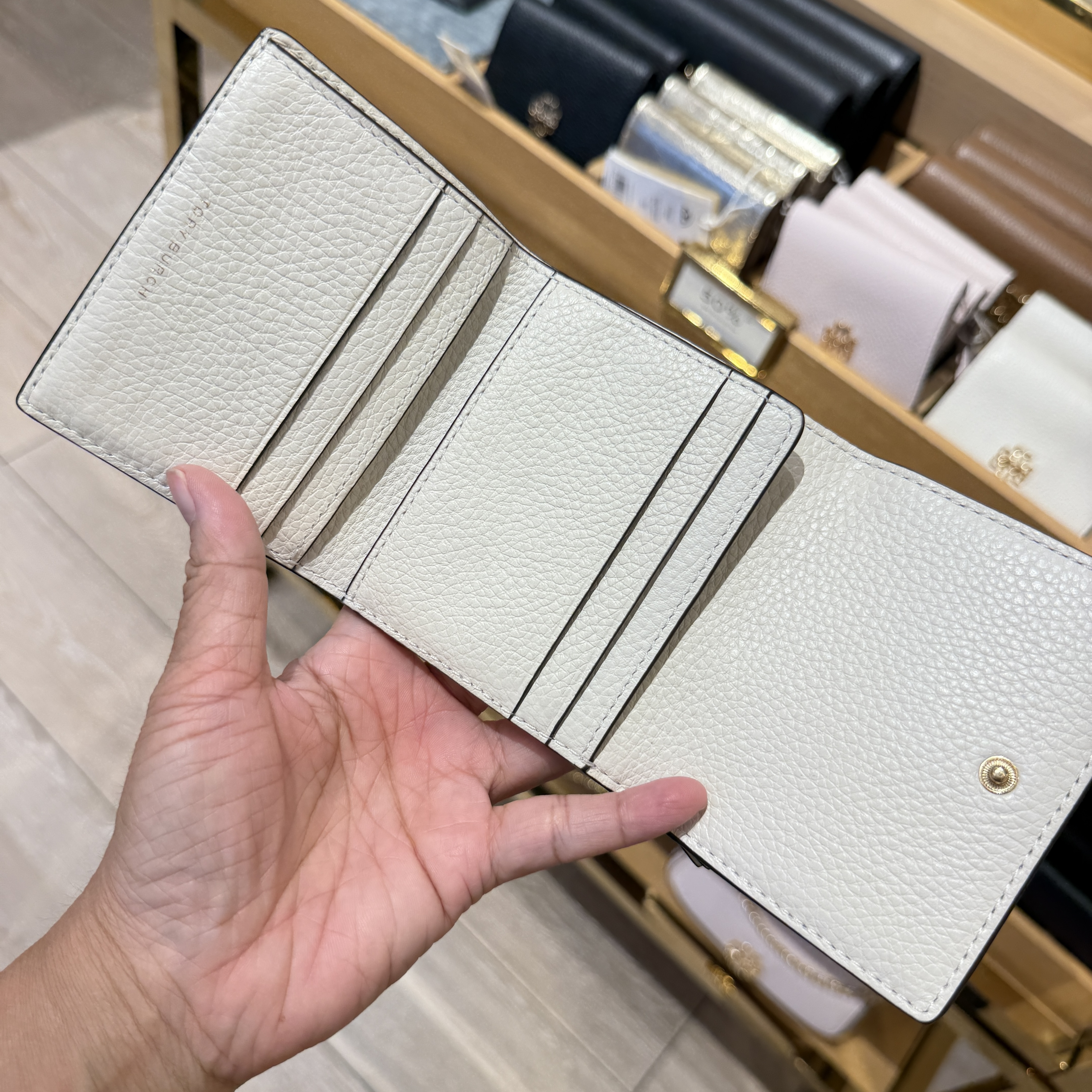 新作 Tory Burch BRITTEN COMPACT WALLET 159431 折り財布 (Tory Burch