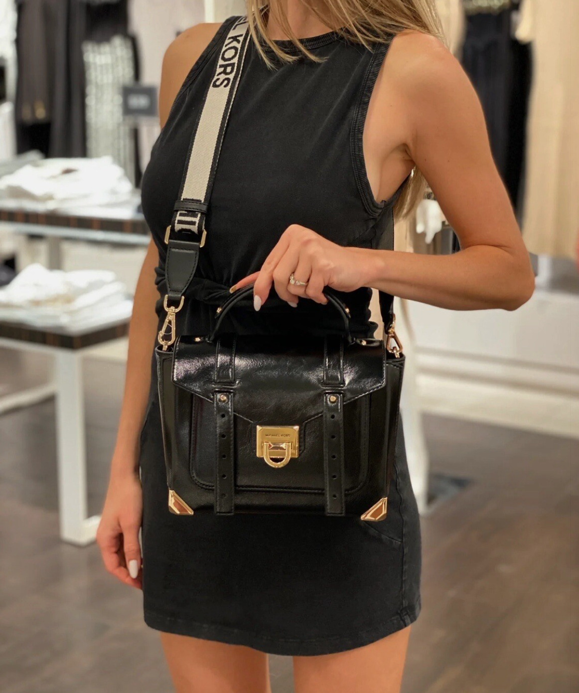 セールMichael Kors MANHATTANミディアムスクール2wayサッチェル