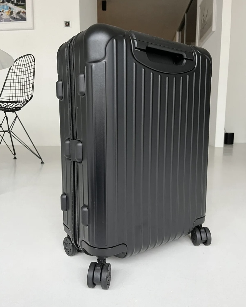 RIMOWA】Essential Cabin S マットブラック 4輪 (RIMOWA/スーツケース