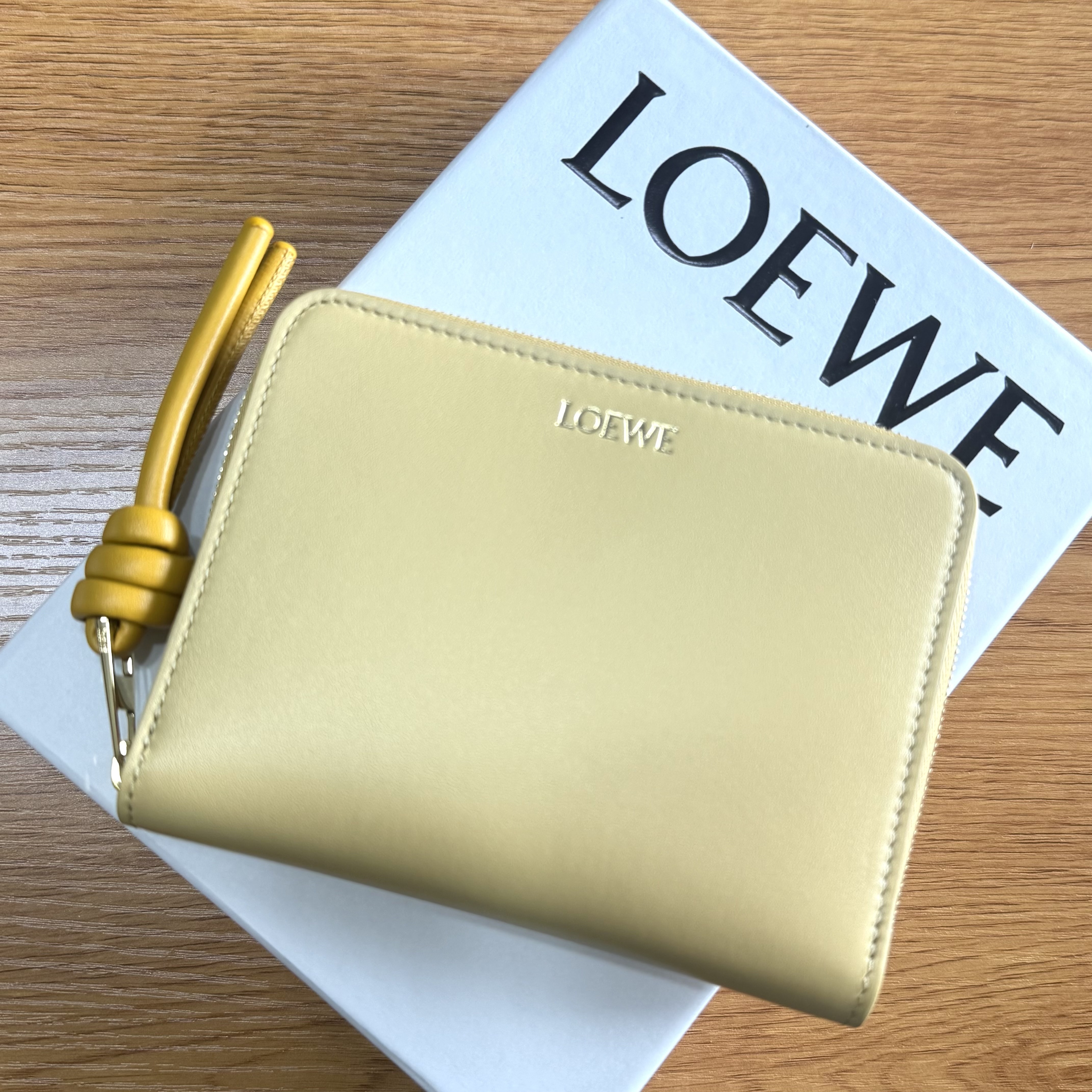 ロエベ ノット コンパクト ウォレット グリーン 2025新作♢ロエベの