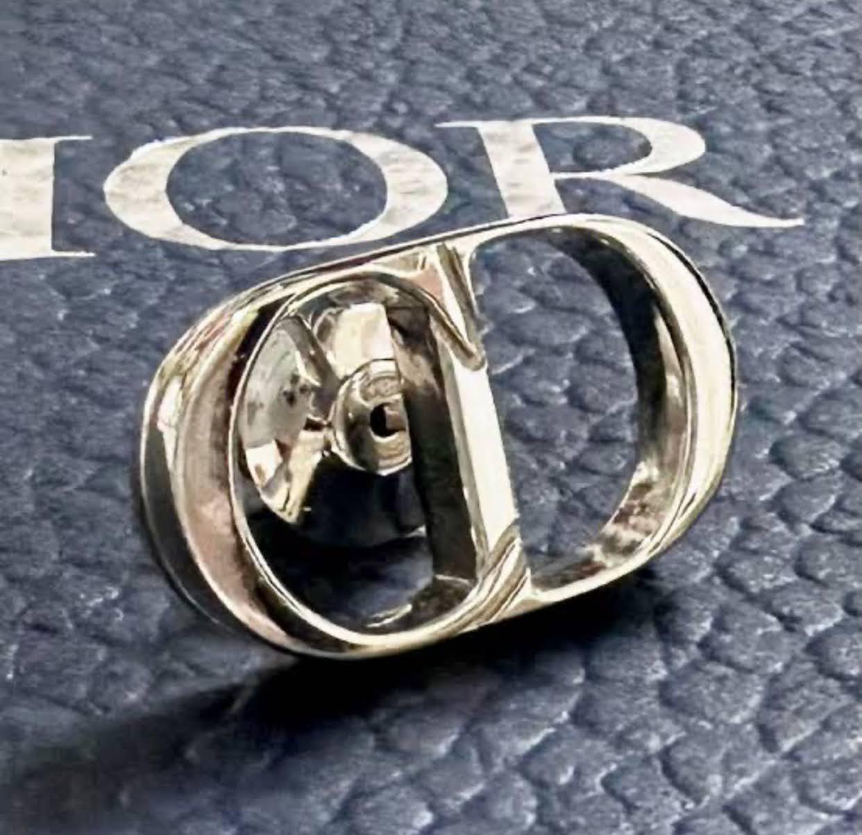 クールに決まる♪メンズDIOR CD Icon ピンブローチ シルバー (Dior