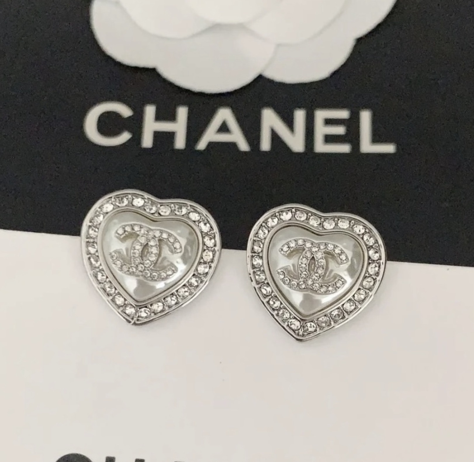 シルバーなハートが上品♪ CHANEL ピアス CCロゴ (CHANEL/ピアス