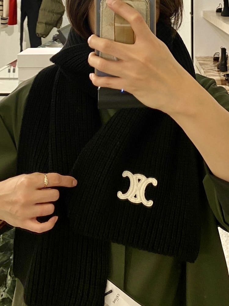 国内直営【CELINE】トリオンフ スカーフ シームレスカシミア