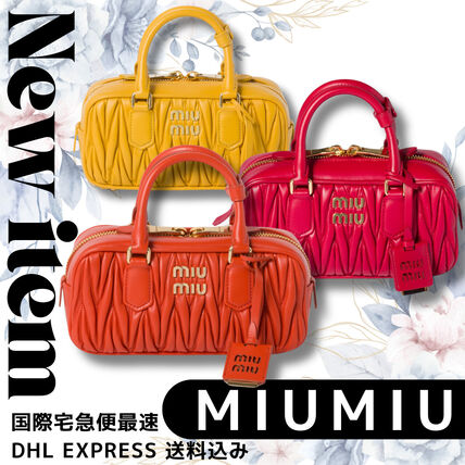 レッド（赤）系 MiuMiu(ミュウミュウ) ハンドバッグ(レディース