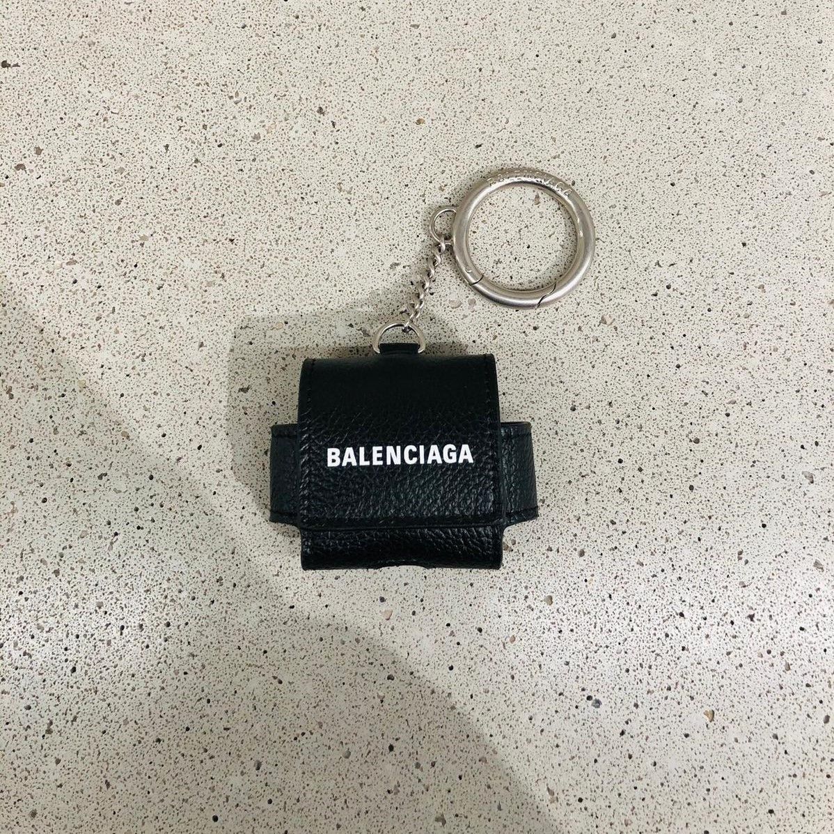 バレンシアガ】キーリング付き レザー AirPods Pro ホルダー