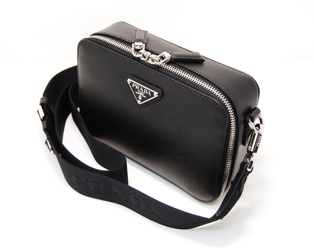 PRADA ブラックレザーバッグ