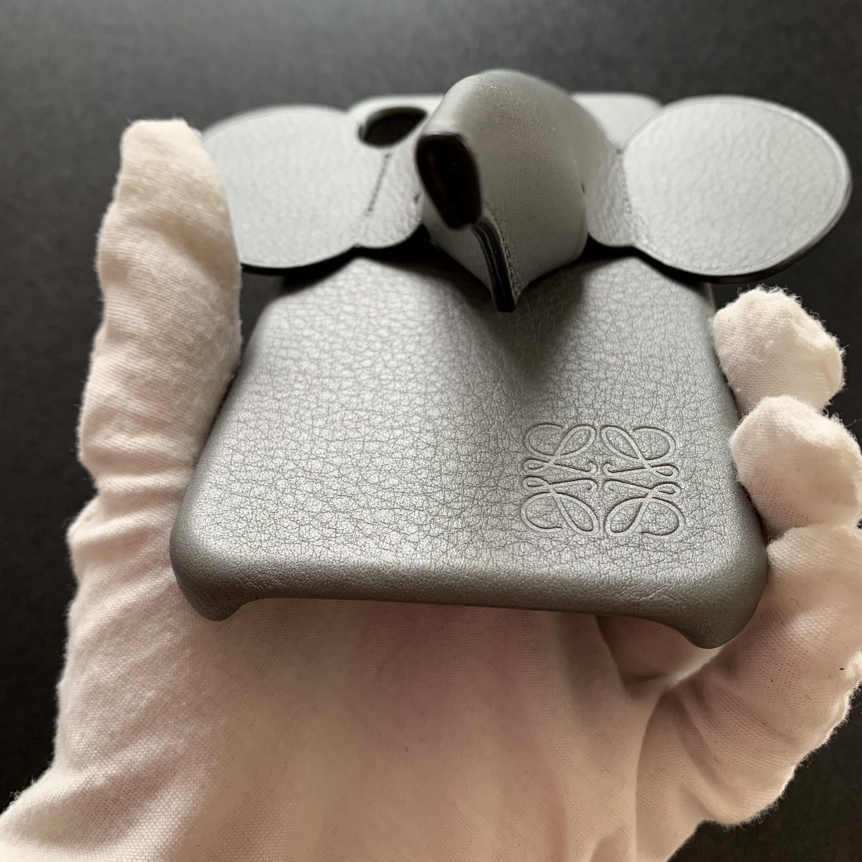 激安特価！関送込】Loewe エレファント iPhoneX/XS ケース (LOEWE