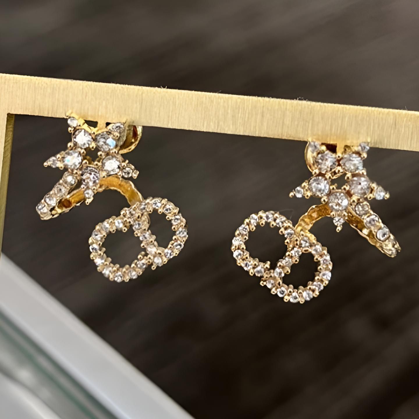 ☆人気の星モチーフ☆【Dior】《CLAIR D LUNE》CDロゴ ピアス (Dior