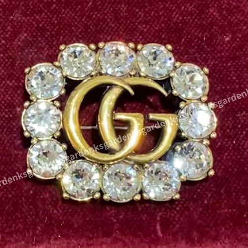 GUCCI☆クリスタル付き メタル ダブルG ブローチ☆すぐ届く！ (GUCCI