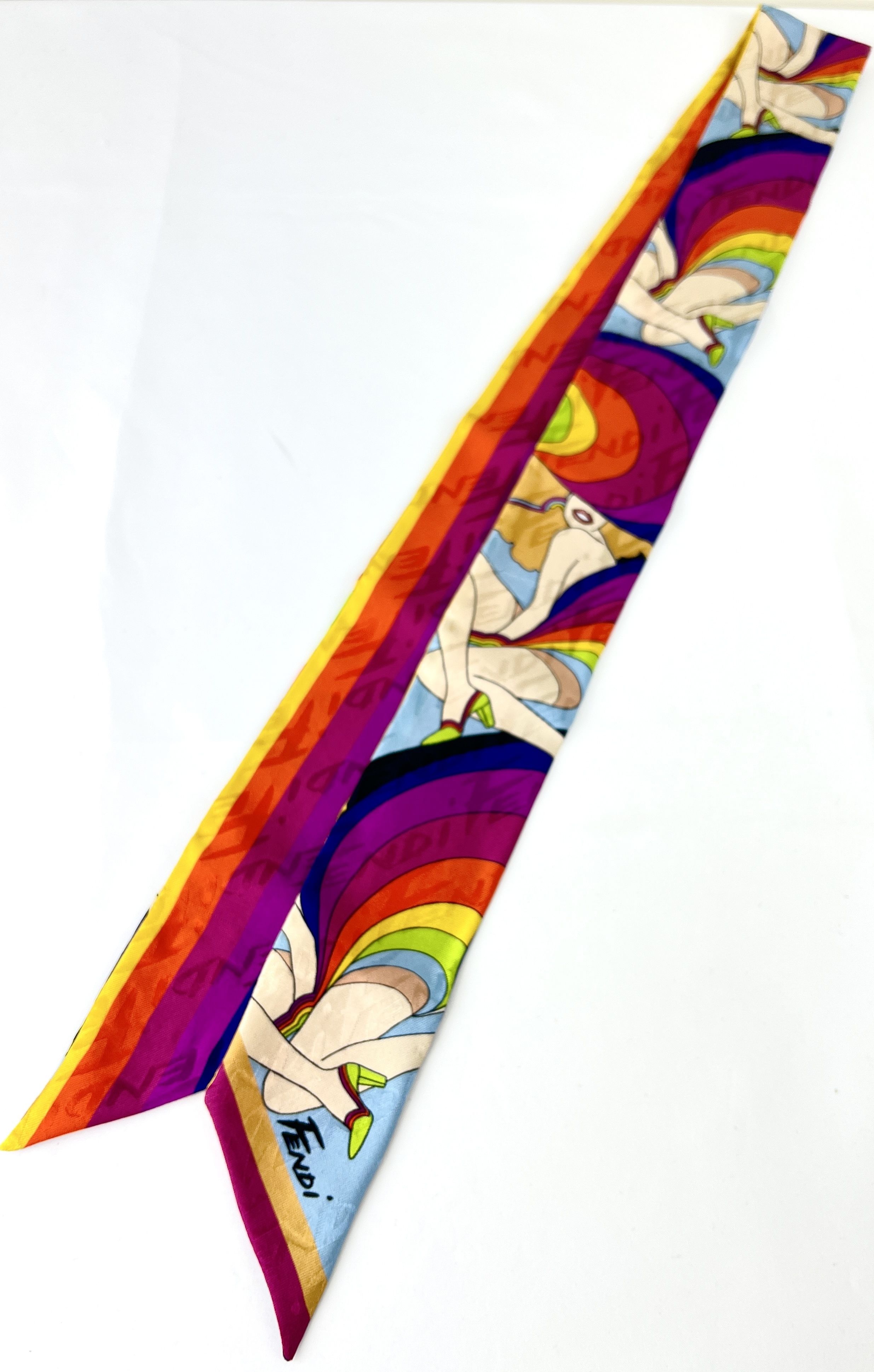 すぐ届く FENDIフェンディ ラッピー シルクバンドゥ スカーフ (FENDI