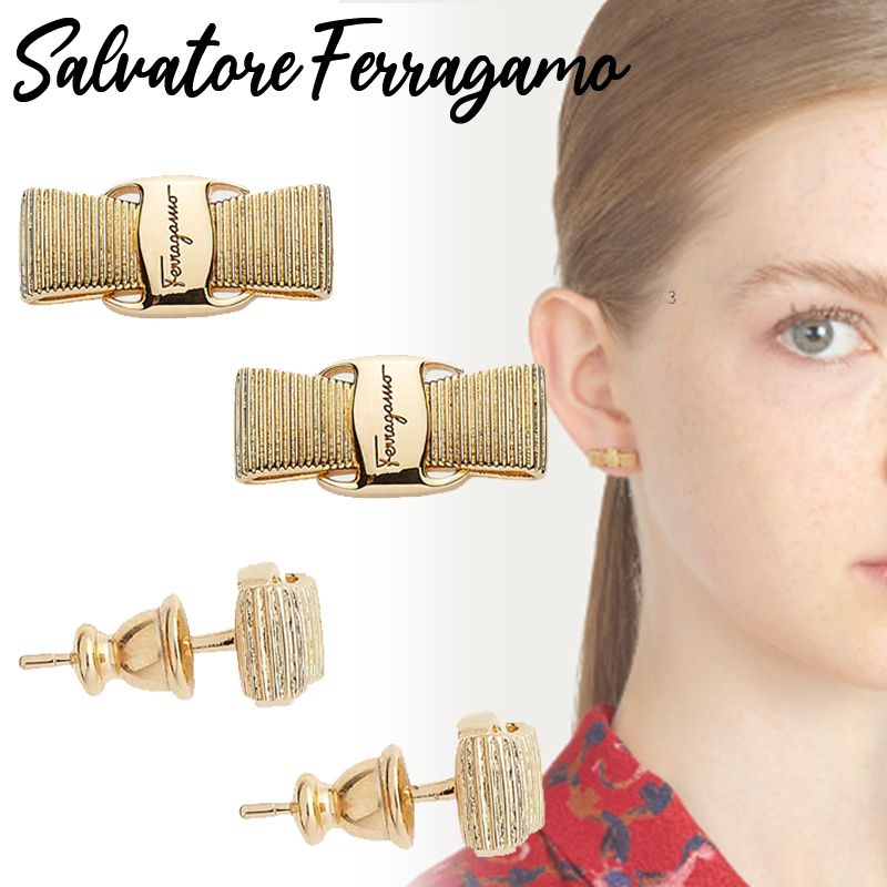 FERRAGAMO**フェラガモ リボンモチーフピアス Giftにも♪ (FERRAGAMO