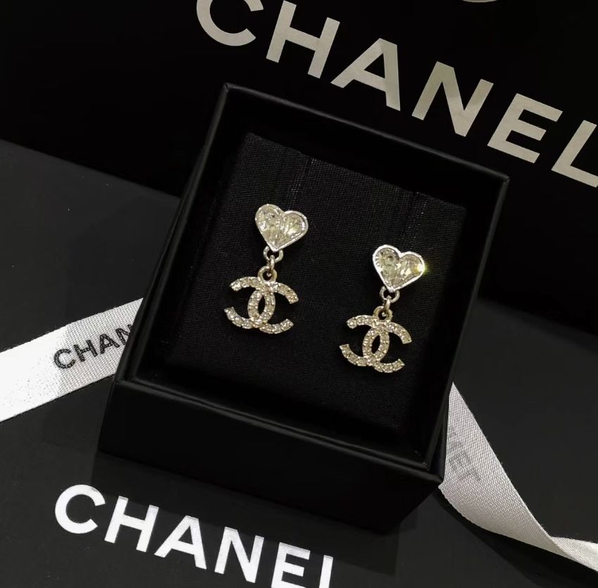 CHANEL クリスタルハート ピアス KAZUYAさま専用☆CHANEL ハート型