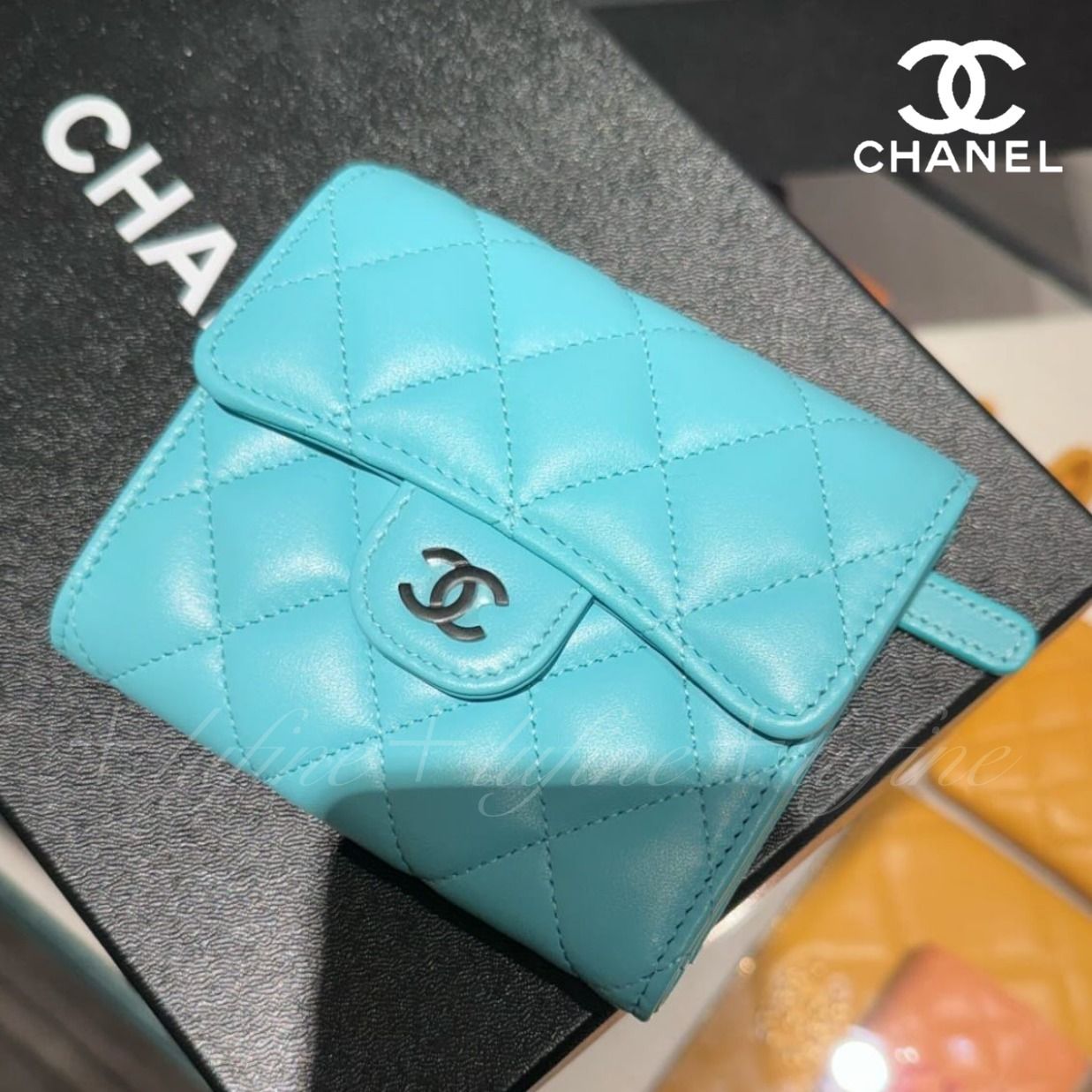 激かわ！新色のティファニーブルー♪】CHANEL 折りたたみ財布 (CHANEL