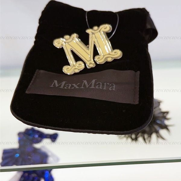 マックスマーラ【国内発】□Mロゴメタル MaxMaraGramブローチ (Max