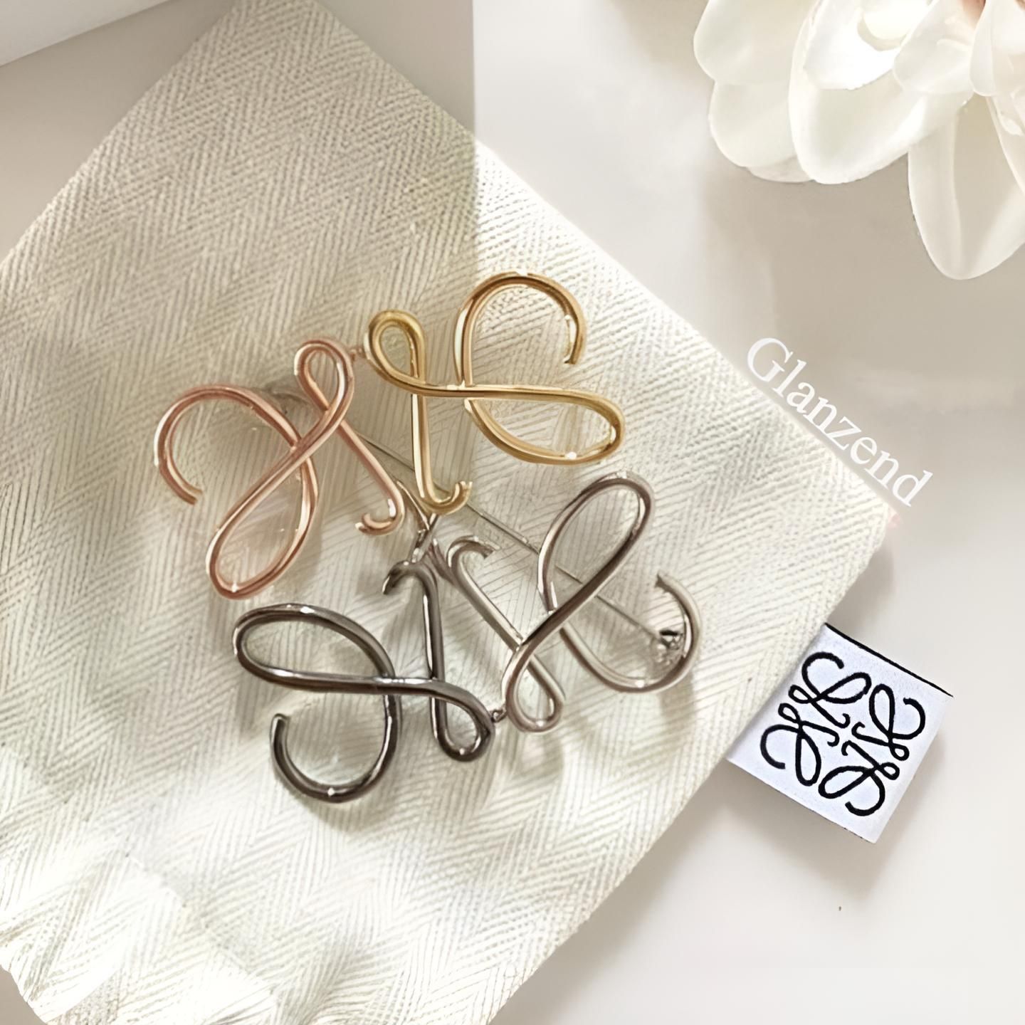 早いもの勝ち】ロエベ ブローチ アナグラム 正規品 シルバー 【公式通販】