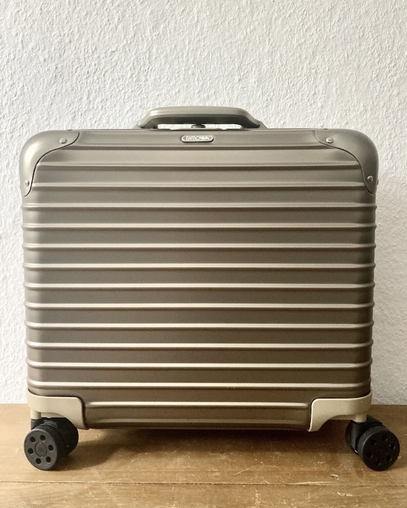 RIMOWA キャリーケース TOPAS PREMIUM シャンパンゴールド 破損あり