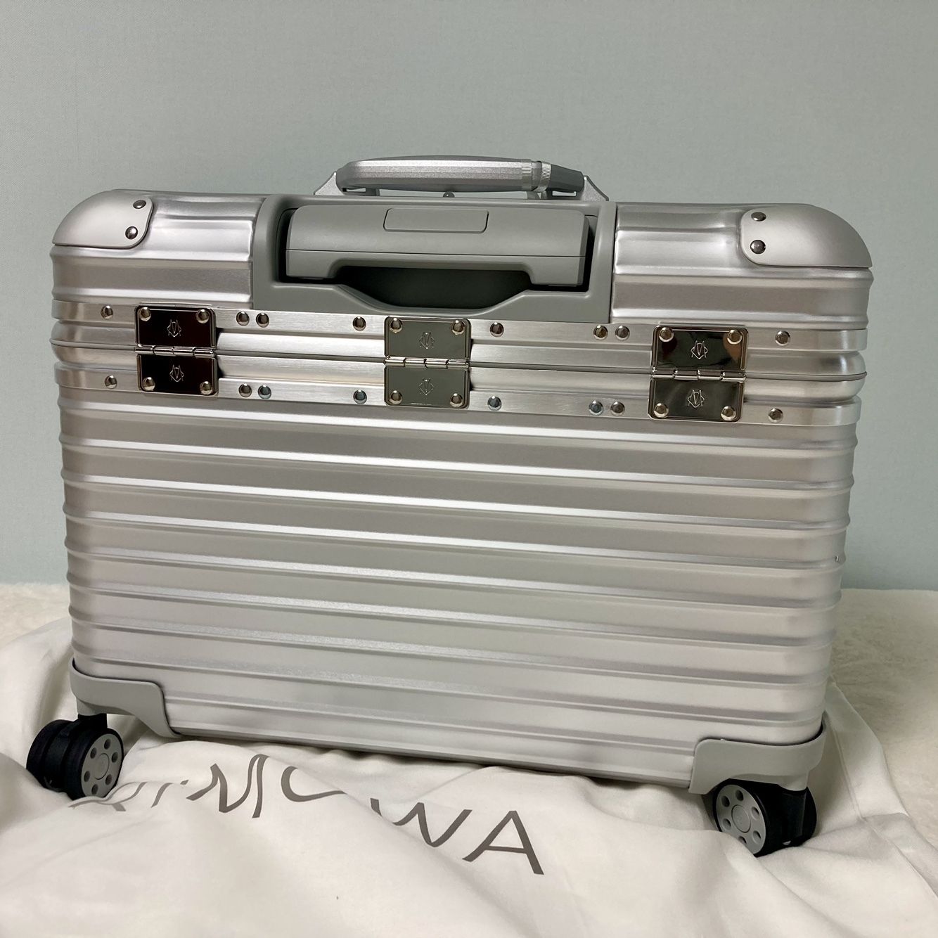 直営店☆RIMOWA☆オリジナルパイロットケース シルバー (RIMOWA/スーツ