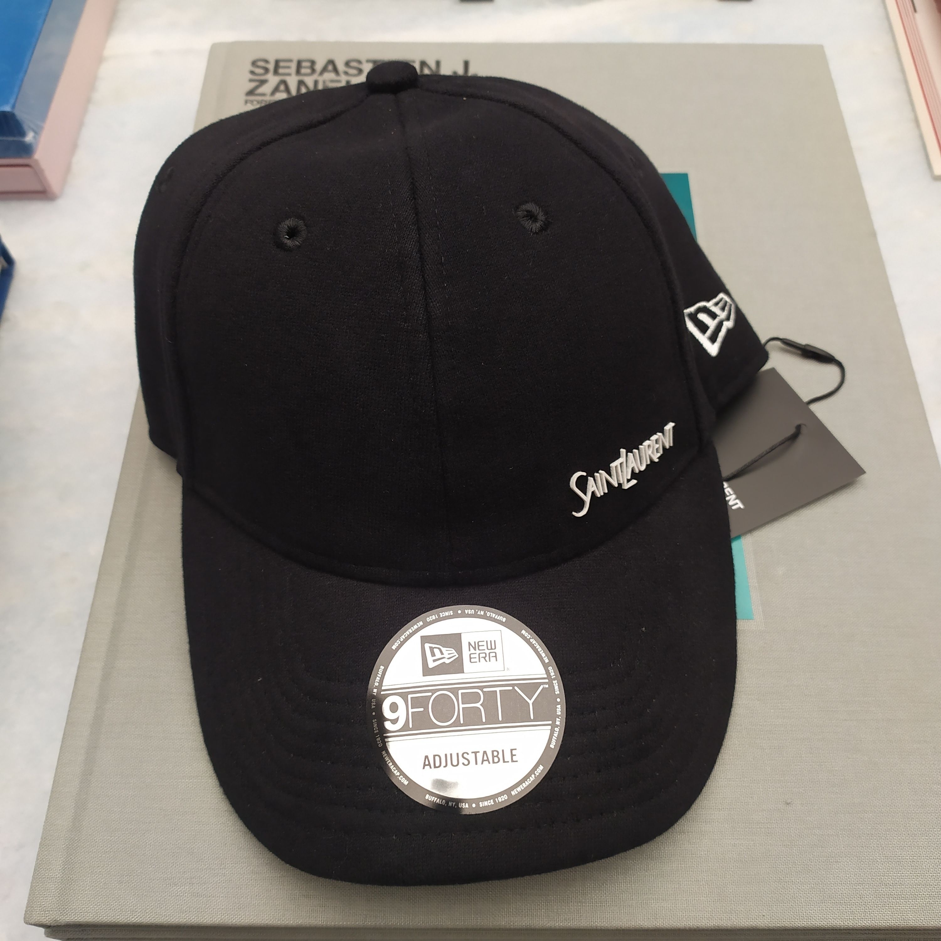 パリ直送!【YSL】☆ニューエラ キャップ（フリース）☆ (Saint Laurent