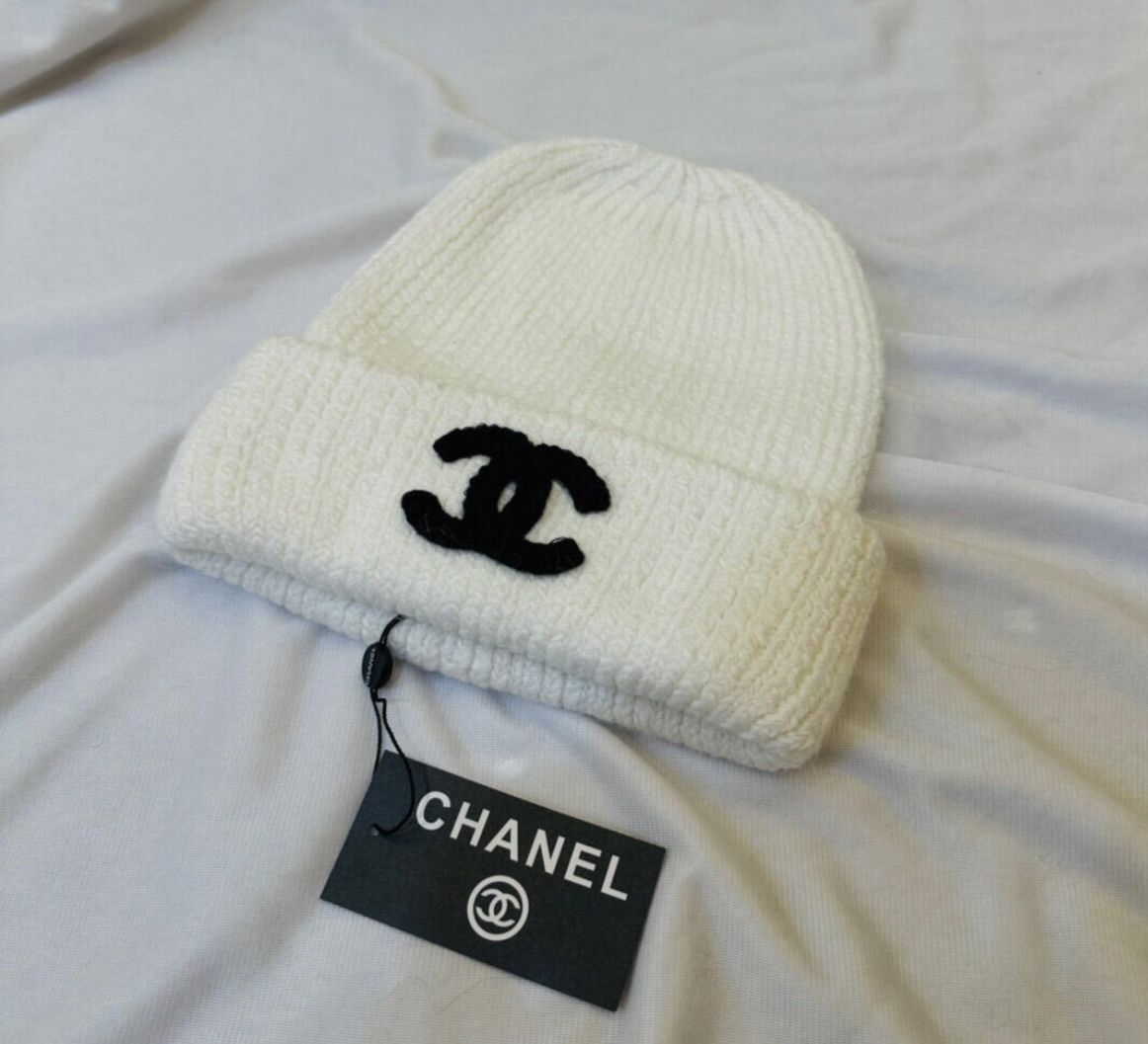 CHANEL ニット帽 海外正規品 新品 白 CHANEL（ニット帽/ビーニー