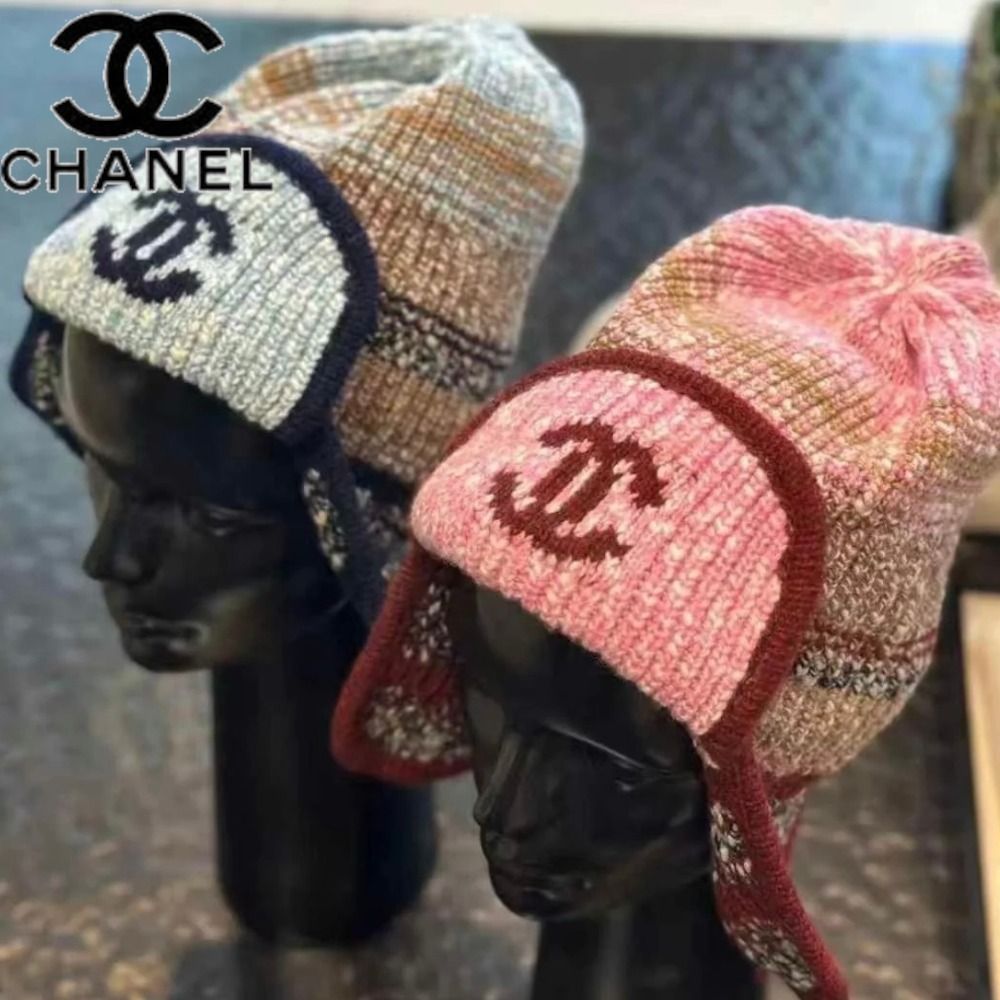 CHANEL ロゴ入りニット帽・ビーニー この冬お洒落上級者に】CHANEL