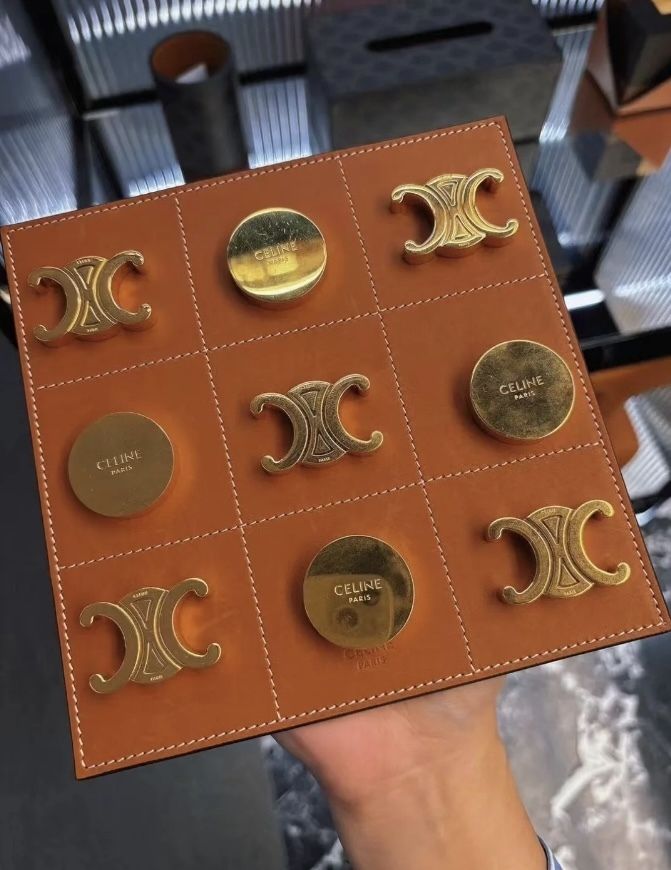 セリーヌティックタックトゥーカーフスキン