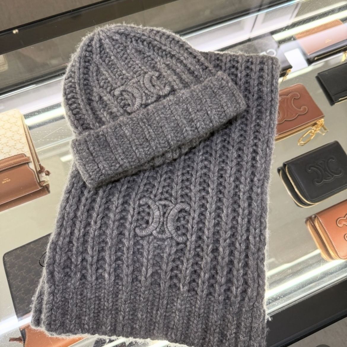 プレゼントに☆】Celine セリーヌ ニット帽 トリオンフ グレー (CELINE