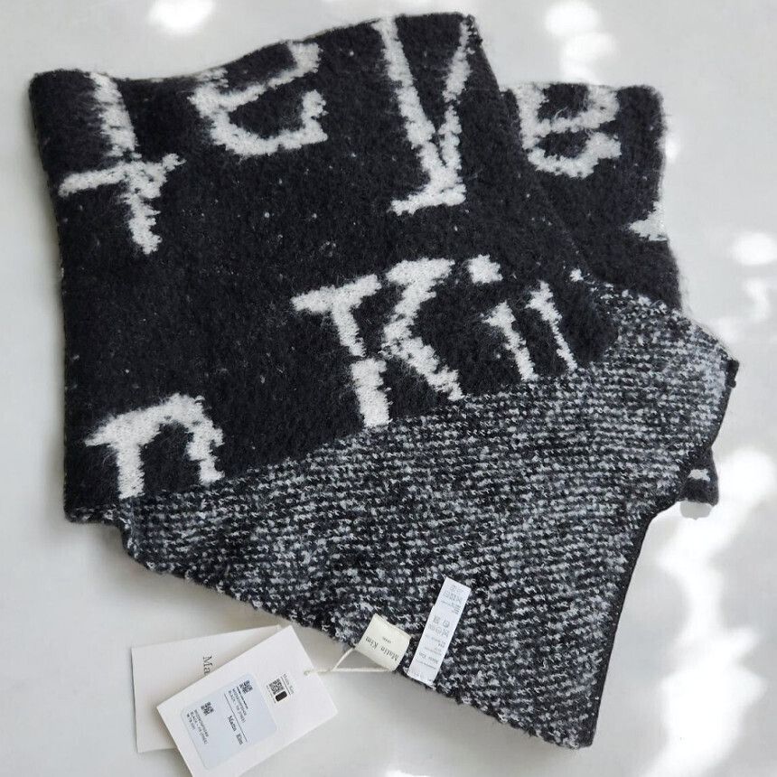 Matin Kim】CRACKED LOGO MUFFLER (Matin Kim/マフラー・ストール