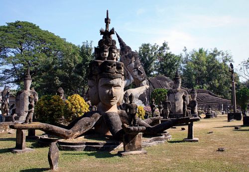 ラオス紀行（12） 奇妙奇天烈な仏像の世界 ヴィエンチャン郊外の