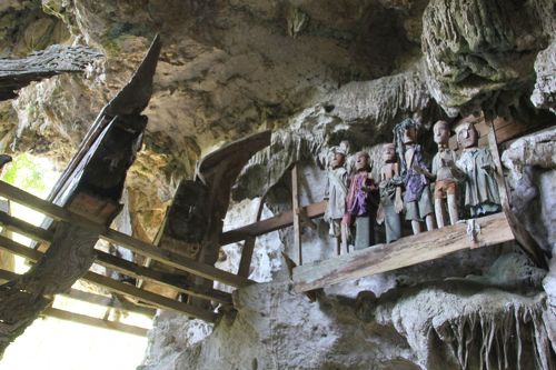 スラウェシ島 タナ・トラジャの旅（3）～岩窟墓 レモ、タンパガロ