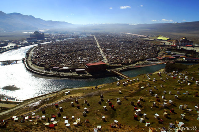 チベット最大級！天空の尼僧院・亜青寺 アチェンガル・ゴンパ』四川省