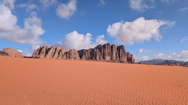 ヨルダンの紅く美しい砂漠に魅せられて』ワディ・ラム(ヨルダン)の旅行