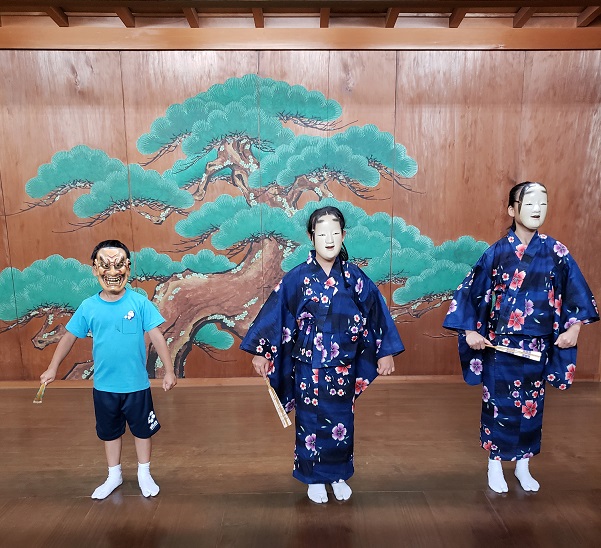 能面 小面 十六 伝統芸能 能舞台 25ケ406 能面 小面 十六 伝統芸能 能