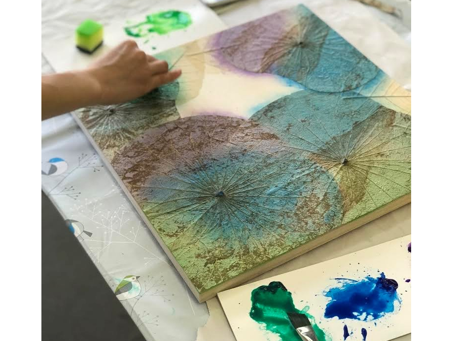 2024年9月開催】ボタニーペインティング！天然の植物をパネルに貼って