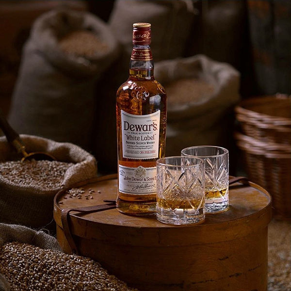 デュワーズ ホワイトラベル 40度 700ml 1本 正規品 スコッチウイスキー