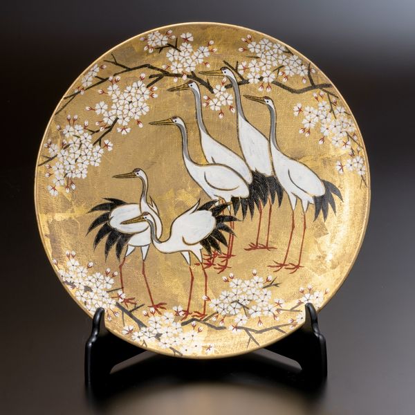 日本の伝統工芸品【九谷焼】 12号飾皿 金箔彩群鶴 皿立付 北村隆 (K9