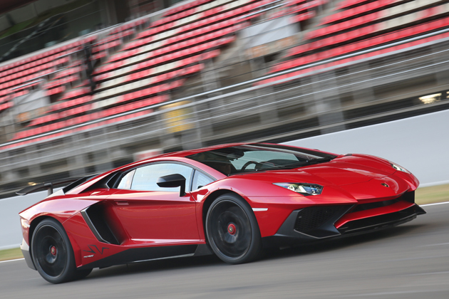 ランボルギーニ アヴェンタドール LP750-4 SV 海外試乗レポート(1/3