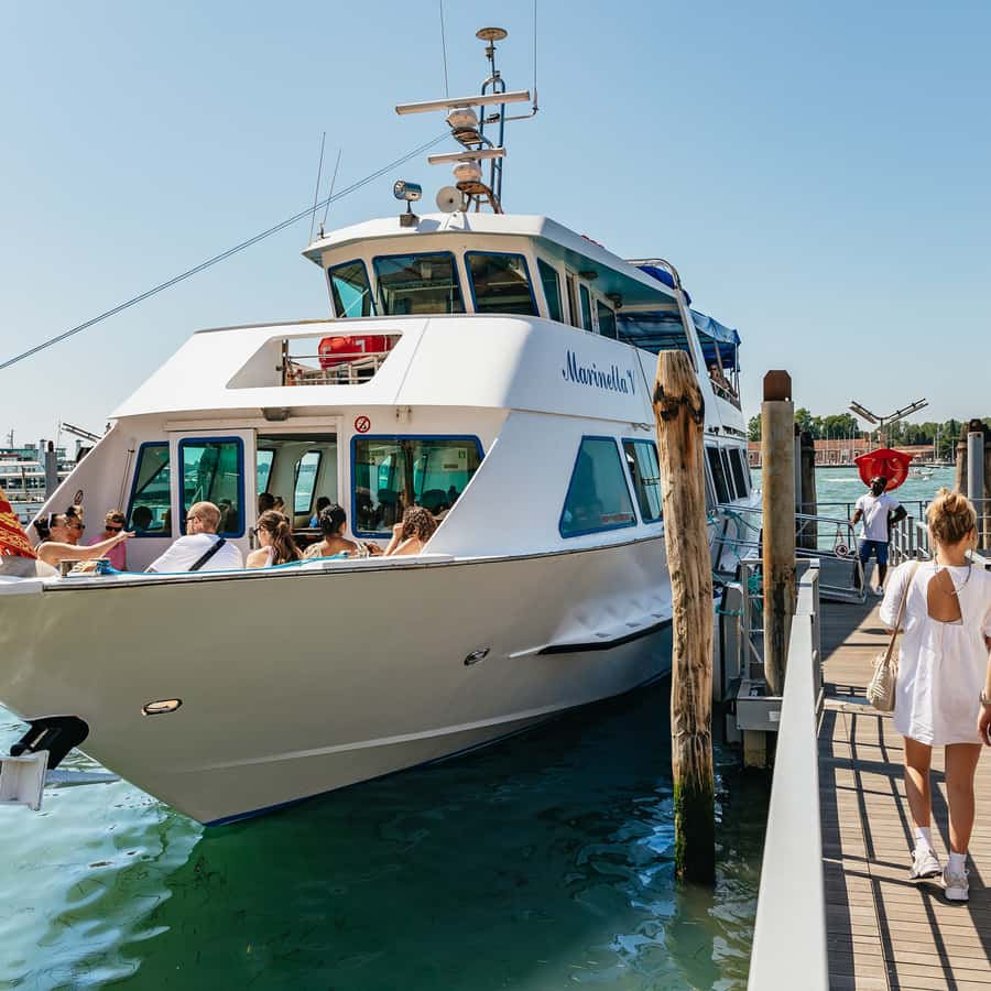 ヴェネツィア：トルチェッロ島、ブラーノ島、 ムラーノ島ボートツアー