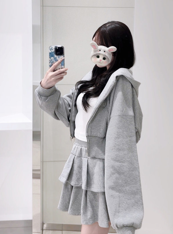 ラインストーンダブルジップパーカー×ティアードミニスカート