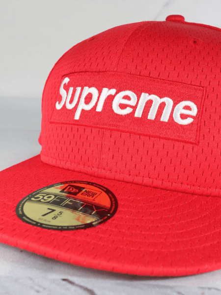 Boné Supreme x New Era Box Logo Vermelho | Zivē Club