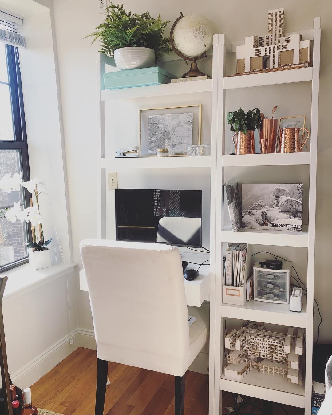 Sawyer White Leaning 18