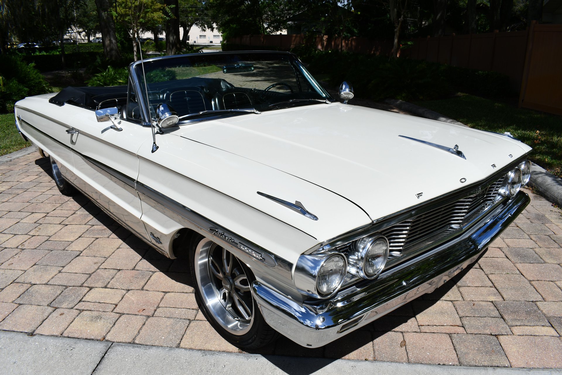 1964 Ford Galaxie 500 XL | Primo Classics International LLC